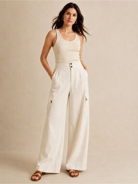 Banana Republic Wide-Leg Cargo Pants in Cream